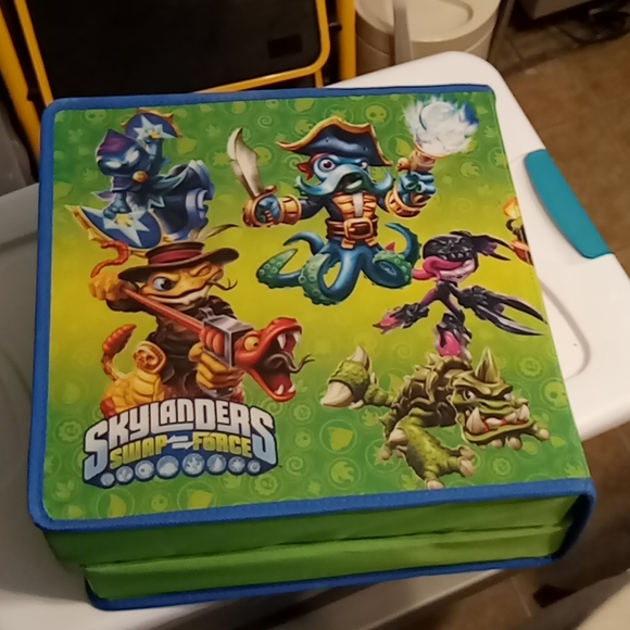 Skylanders case with Skylander figures included used - Picture 5 of 7